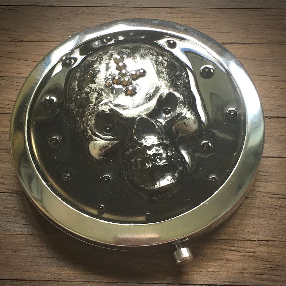 3D Resin Skull Compact Handbag Mirror in Silver *ON SALE - WAS £30 NOW £18*