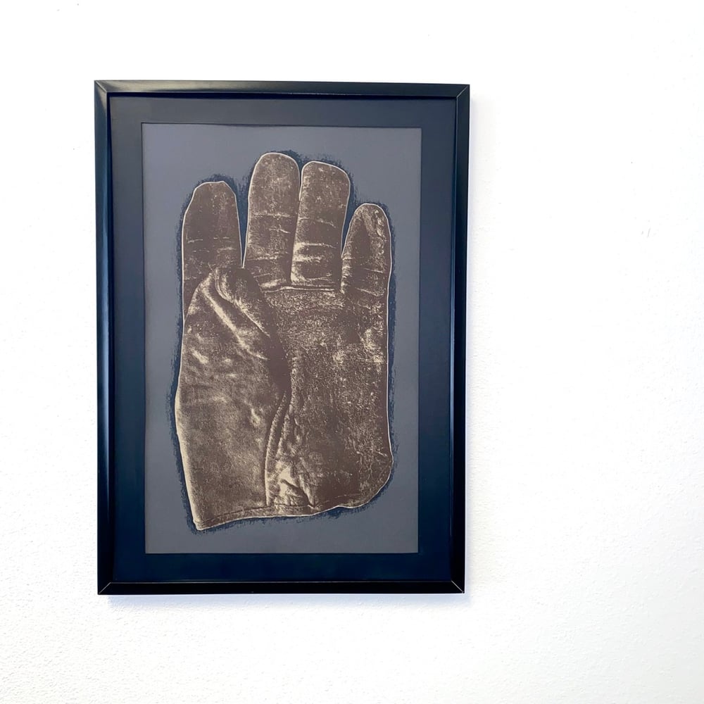 Image of 'glove leather' print