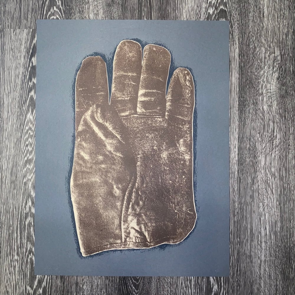 Image of 'glove leather' print