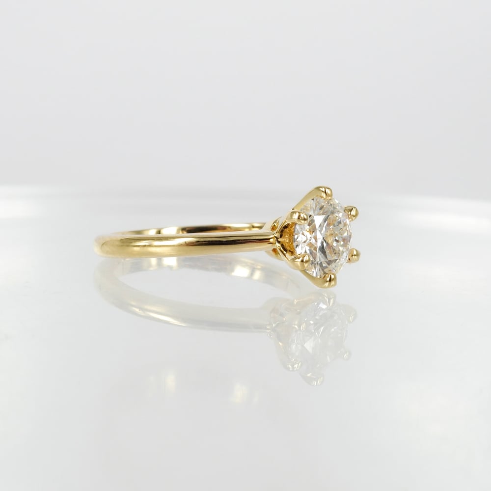 Image of Gorgeous 18ct yellow gold 1ct GSI2 VG,VG,VG diamond solitaire engagement ring. PJ5884