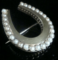 Image 1 of EDWARDIAN VICTORIAN 15CT LARGE NATURAL SEED PEARL HORSESHOE BROOCH