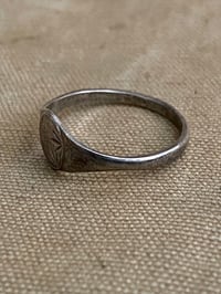 Image 2 of 40/50s STERLING SILVER RING with flowers / leaves engraving 