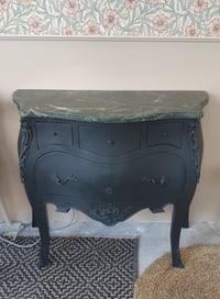 Image 2 of Ancienne petite commode galbée 