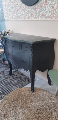 Image 5 of Ancienne petite commode galbée 