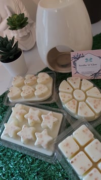Image 2 of Vanilla Wax Melt Clamshell 