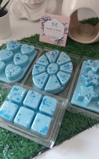 Image 2 of Fresh Linen Wax Melt Clamshell