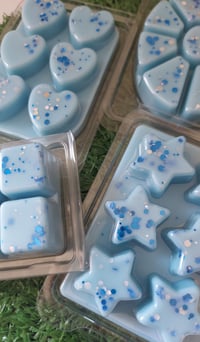 Image 3 of Fresh Linen Wax Melt Clamshell