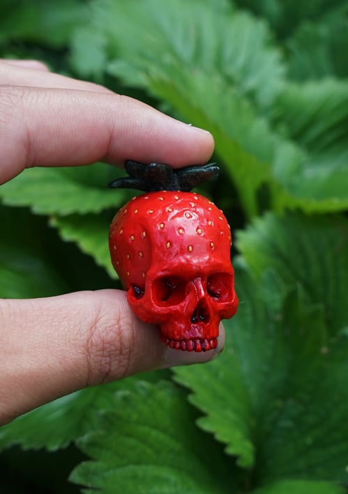 Image of Strawberry Skull Magnet