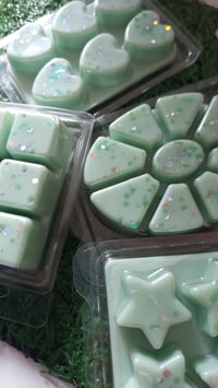 Image 3 of Coconut Island Wax Melt Clamshell