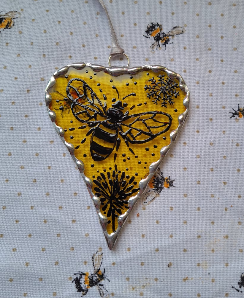 Image of Small Yellow Bee and Dandelion Heart