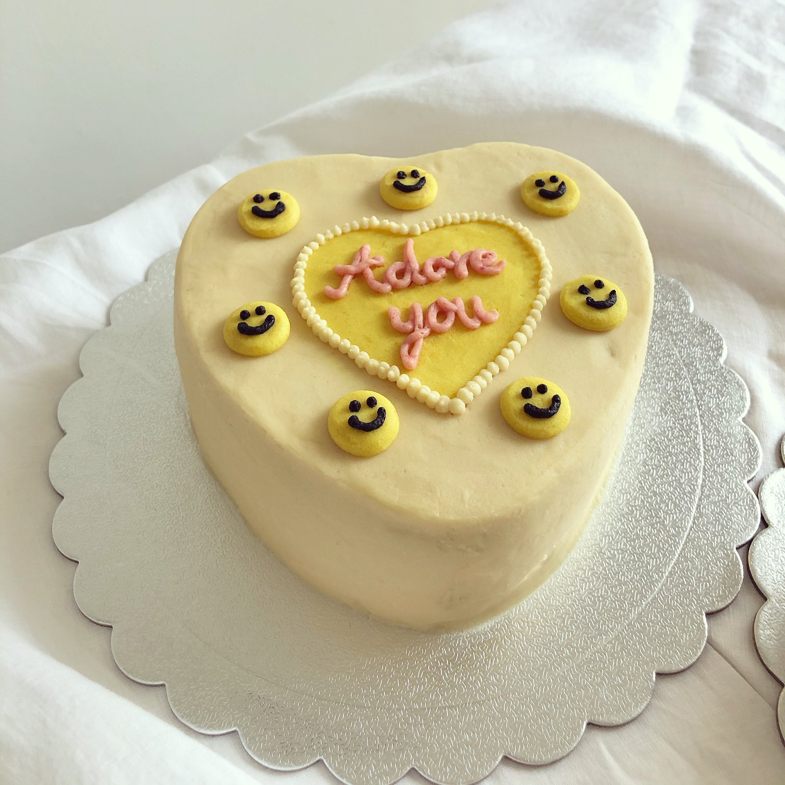 Happy Birthday Square Greeting Card - Smiley Cake — Lisa Chicken -  Ilustrator