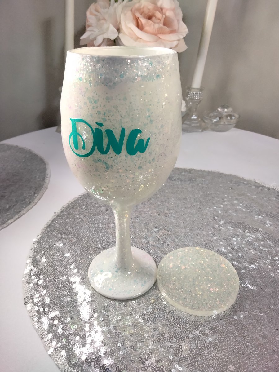 Bride and Groom Glitter Wine Glasses