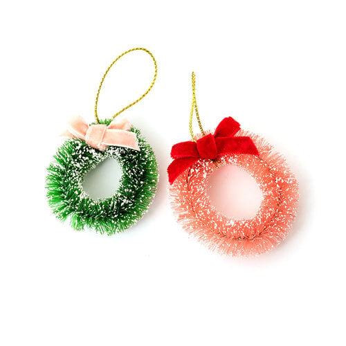 Image of Busy Sidewalks Bottle Brush Wreaths 