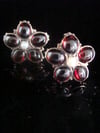 VINTAGE 1970S 9CT CABOCHON GARNET AND PEARL FLOWER STUDS EARRINGS