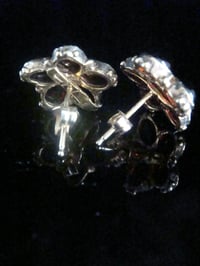 Image 2 of VINTAGE 1970S 9CT CABOCHON GARNET AND PEARL FLOWER STUDS EARRINGS