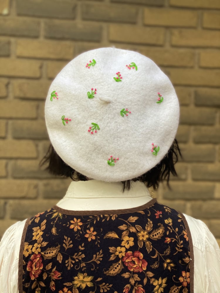 Image of White Floral Beret