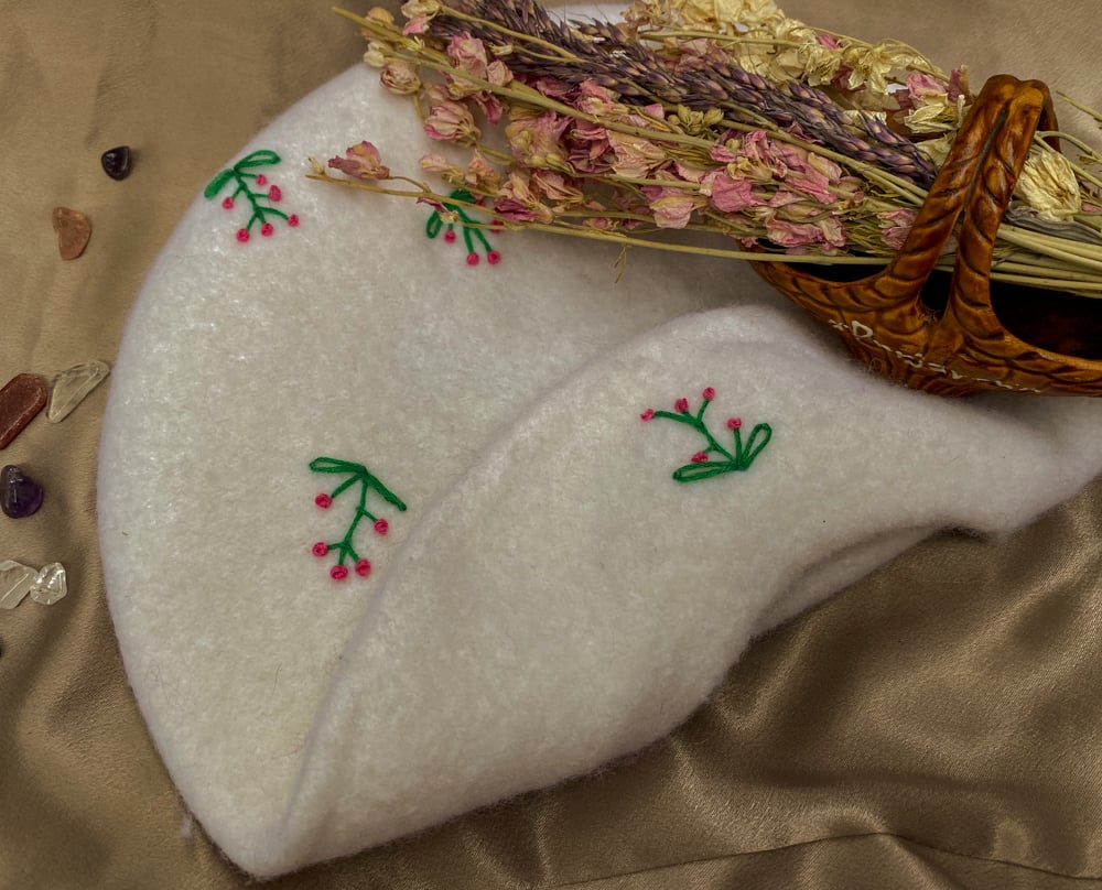 Image of White Floral Beret