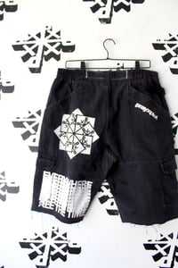 Image of kinda clean cargo shorts in black 
