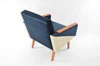Image 2 of Fauteuil carré géométrique