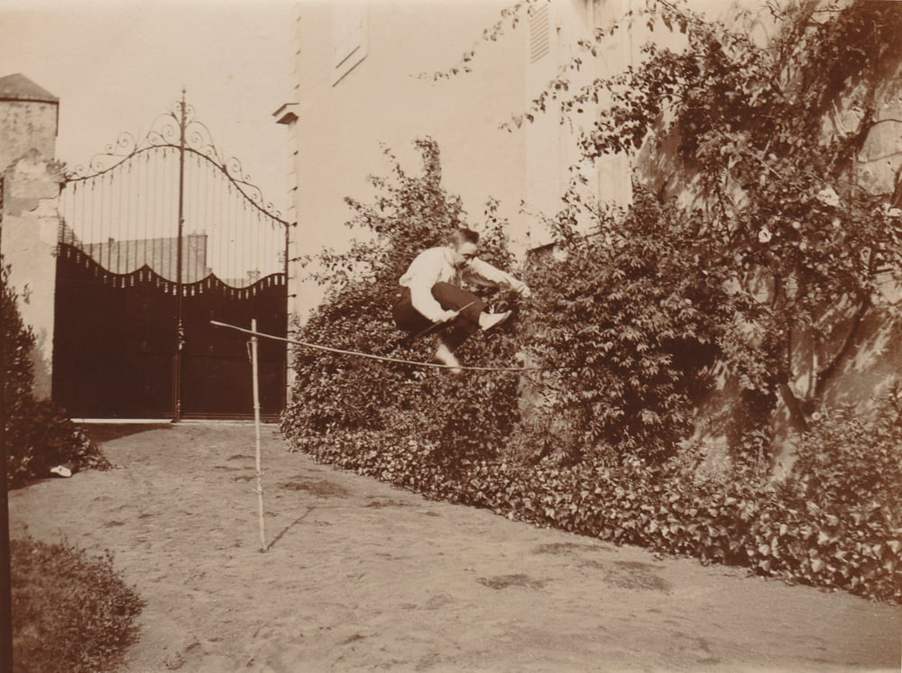 Image of Anonymous: hurdler in a private garden, ca. 1906
