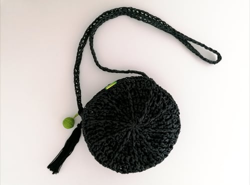 Image of Small Cross-Shoulder Raffia Bag in Black