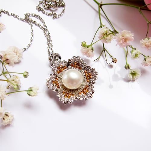 Image of Noeme pendant necklace