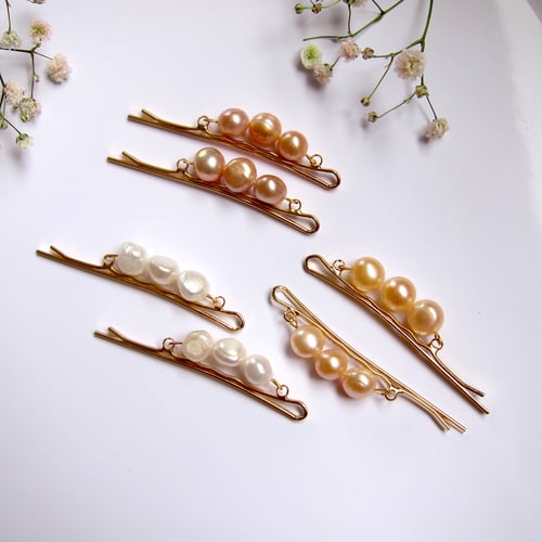 Image of Maeve freshwater pearl hair pins