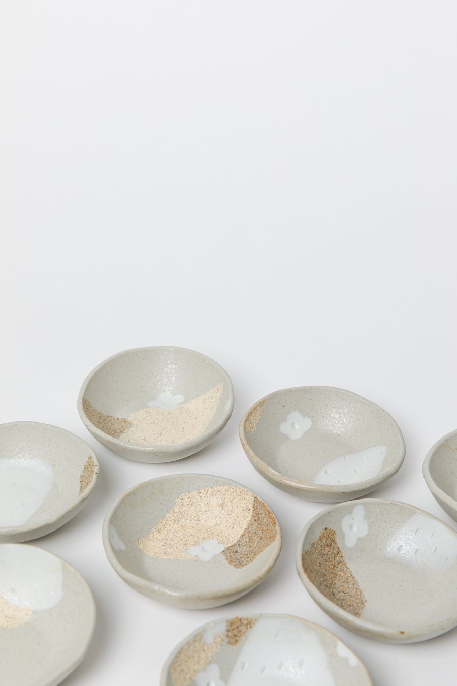 Image of Little spice / salt dishes - Beige with white flowers