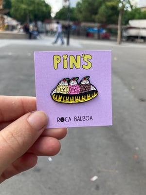 Pin's banana doggo