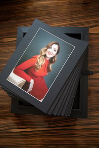 TARJETA REGALO PARA SESÍON DE FOTOS MÁS 1 RETRATO CON MAQUILLAJE Y PELUQUERIA