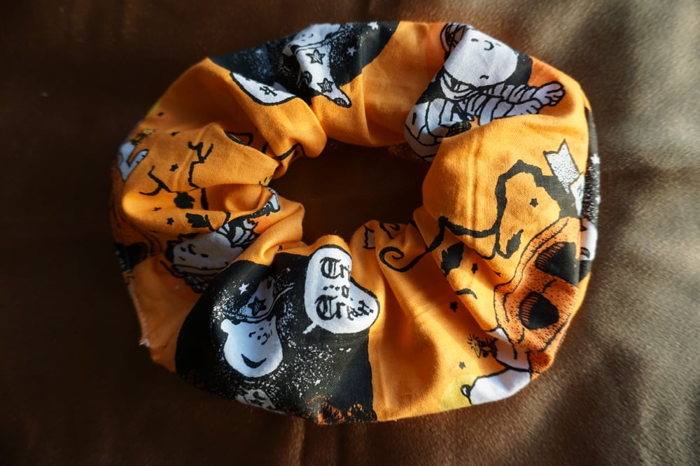 Image of Peanuts Trick or Treat Scrunchie 