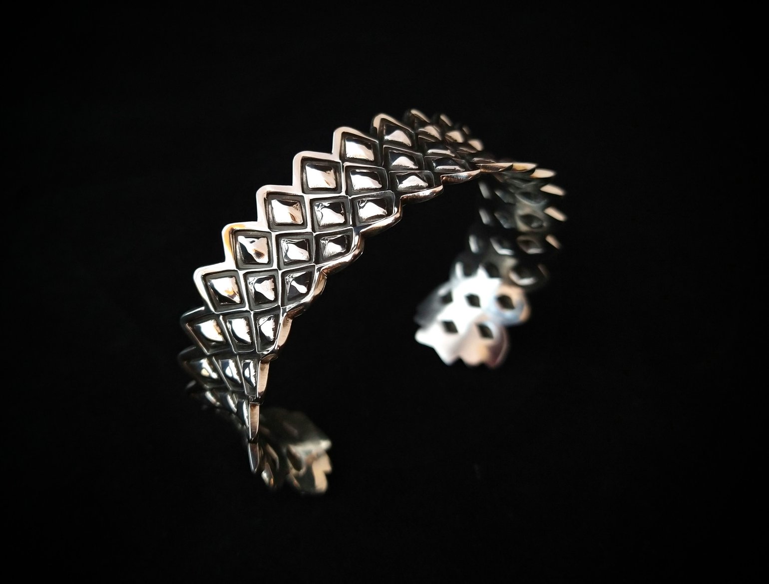 Image of 3 Row Dragon Skinn Cuff