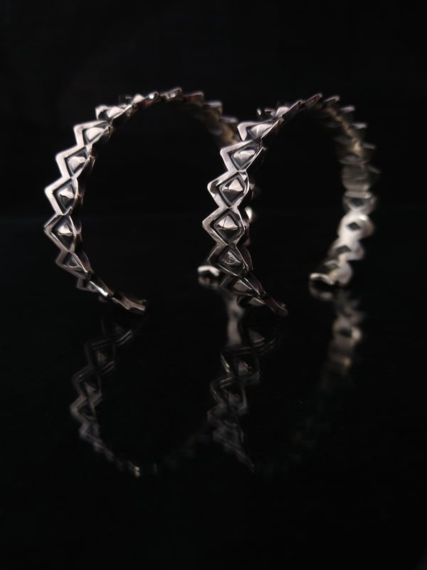 Image of Single Row Dragon Skinn Cuff