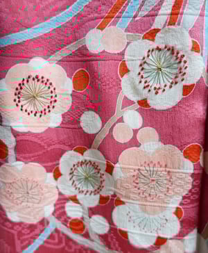 Image of Rosa silke kimono med kirsebærblomster
