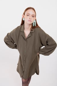 Image 1 of MAXI CAMICIA ANASTASIA VERDE MILITARE €172 - 70%