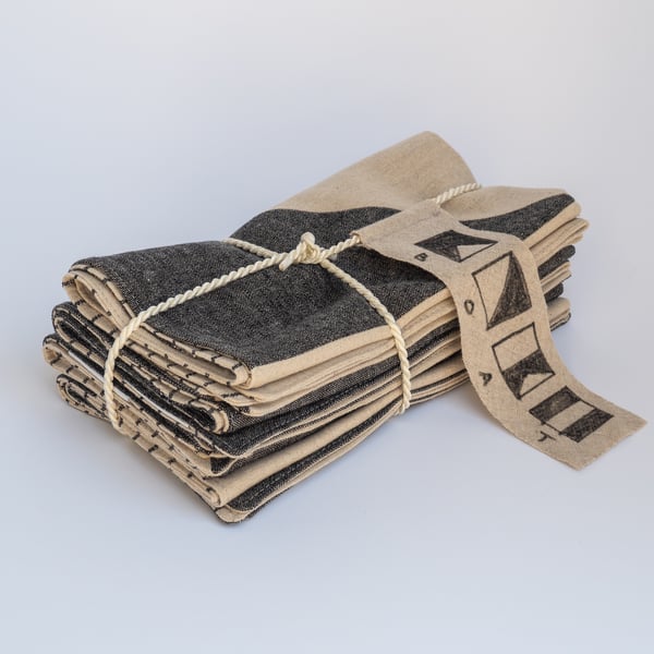 Image of BOAT Napkin Set - Japanese Linen (Black/Natural)