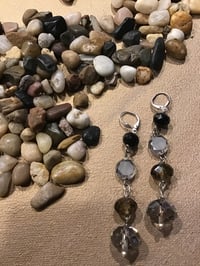 Black and brown dangle fashion earrings 