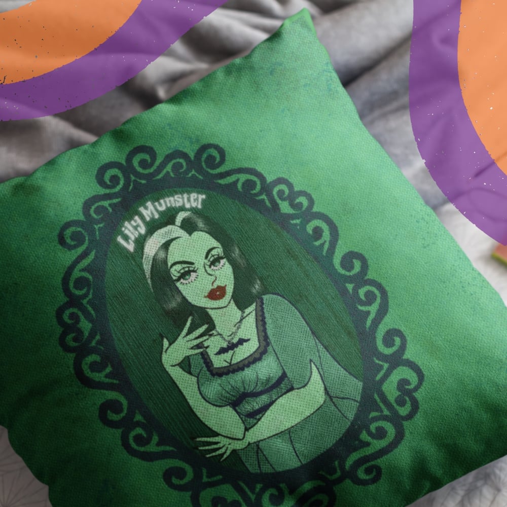 Image of SPOOKY QUEENS THROW PILLOW