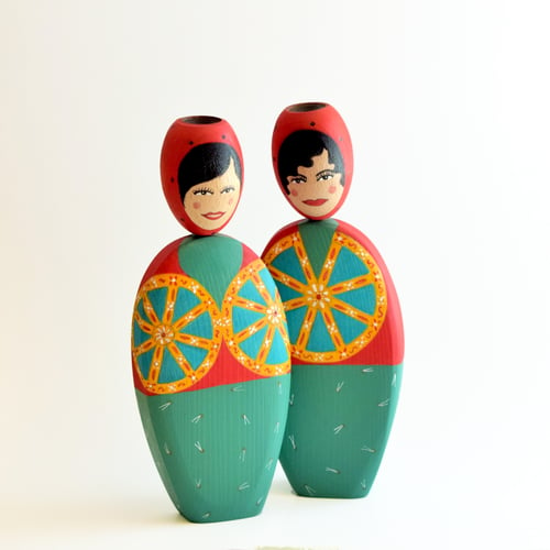 Image of FicuLei 05 wooden doll- cart wheels