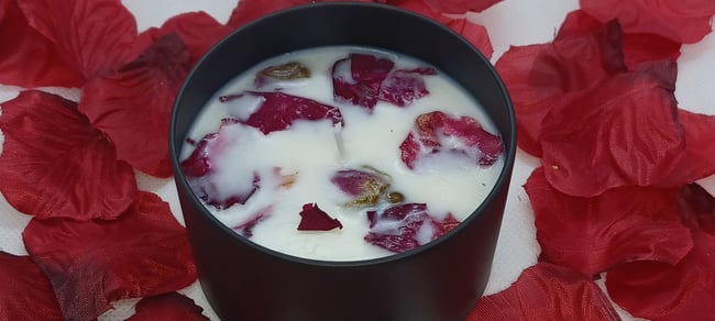 ROSE PEDAL LOVE CANDLE 