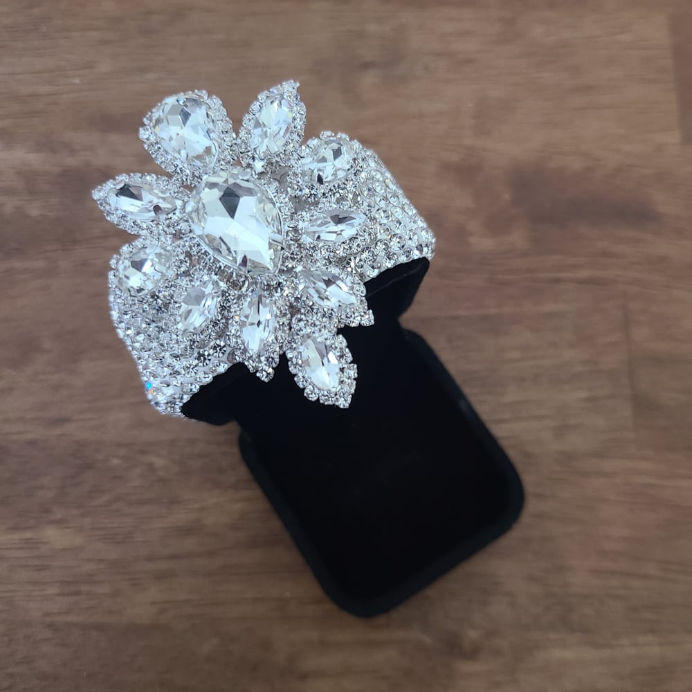 Velvet with a Twist Ring Box