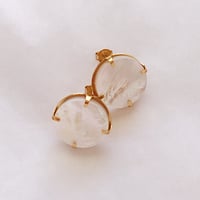 Image 1 of Petites boucles d'oreilles Nacre