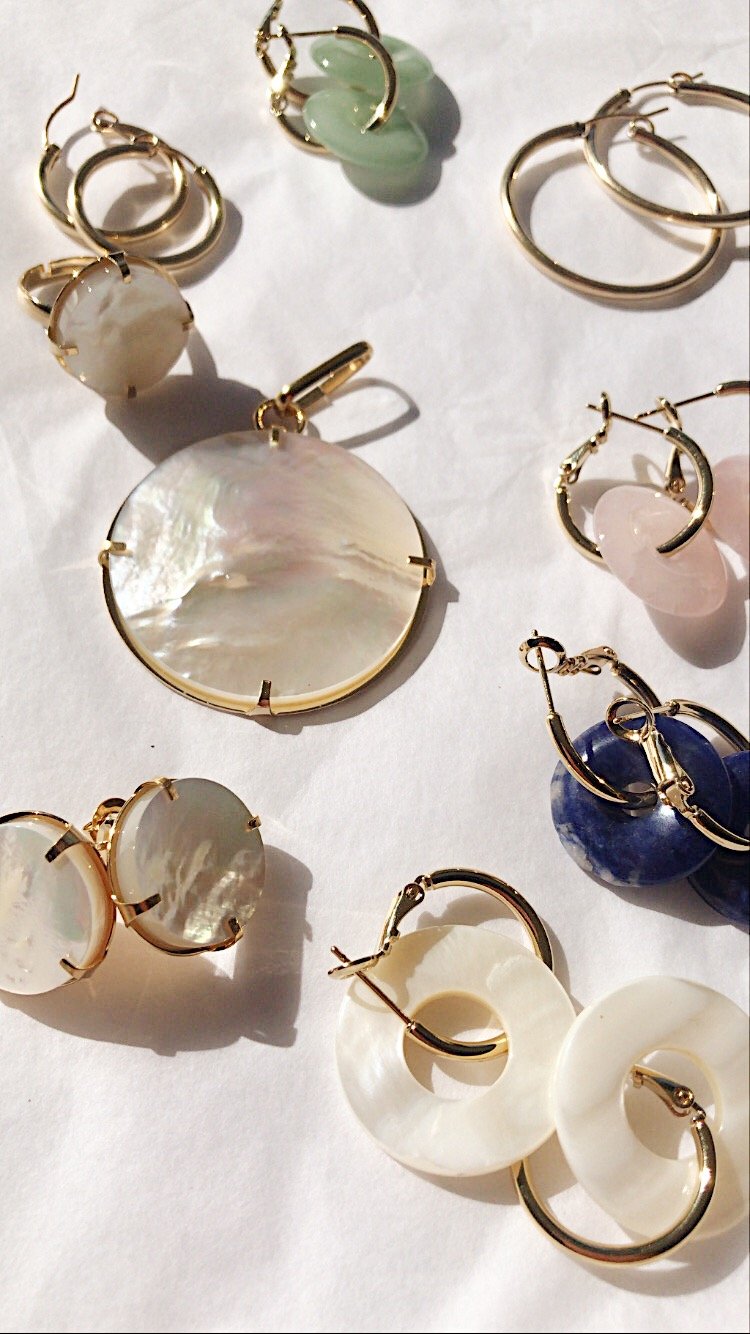 Image of Petites boucles d'oreilles Nacre