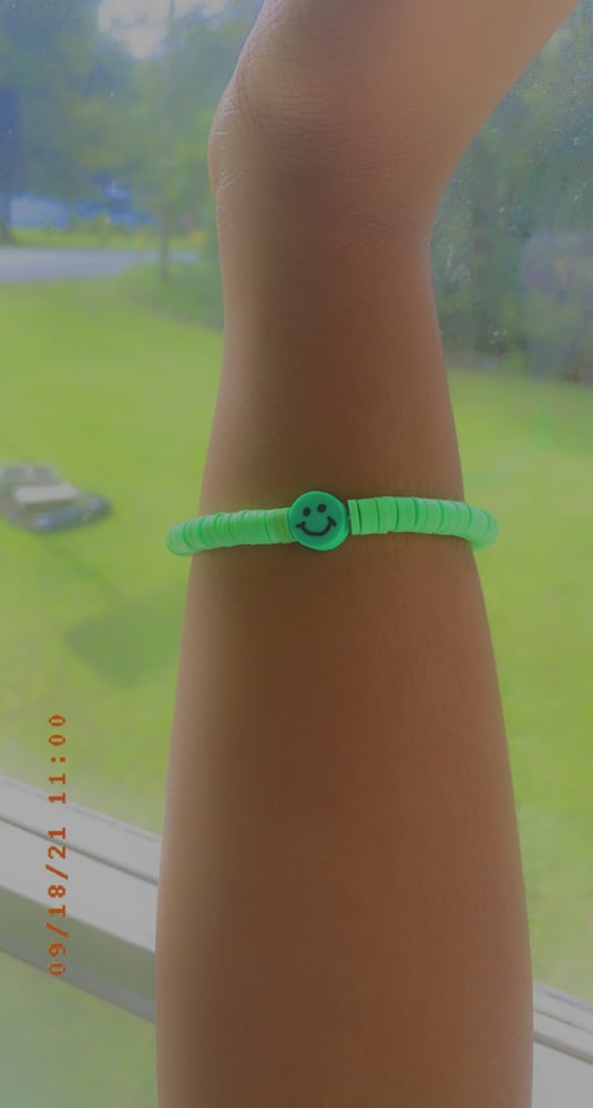Image of GREEN SMILEY FACE BRACELET 💚