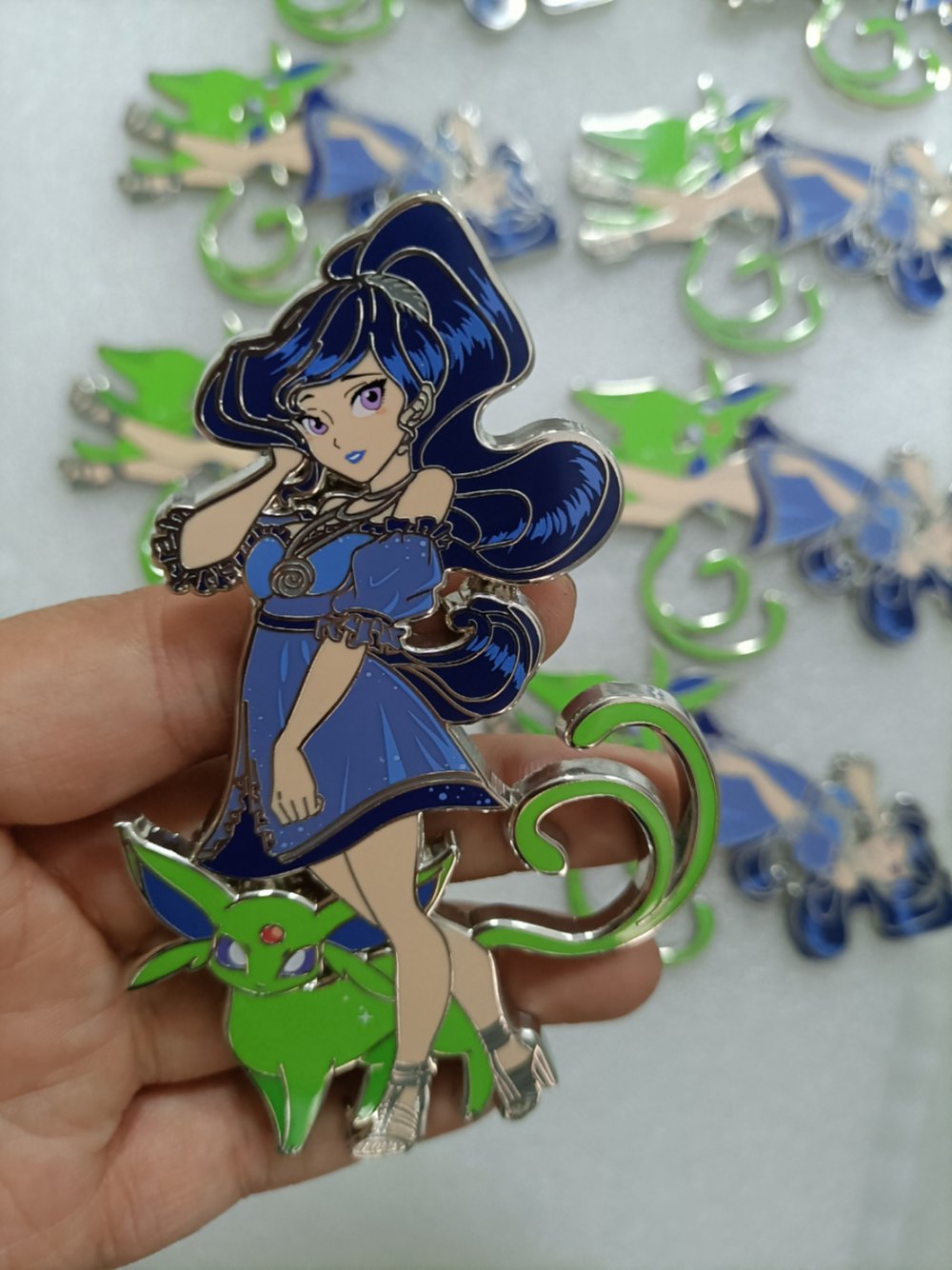 SALE! Trainer Girl and Psychic Limited Edition 25 Shiny pin