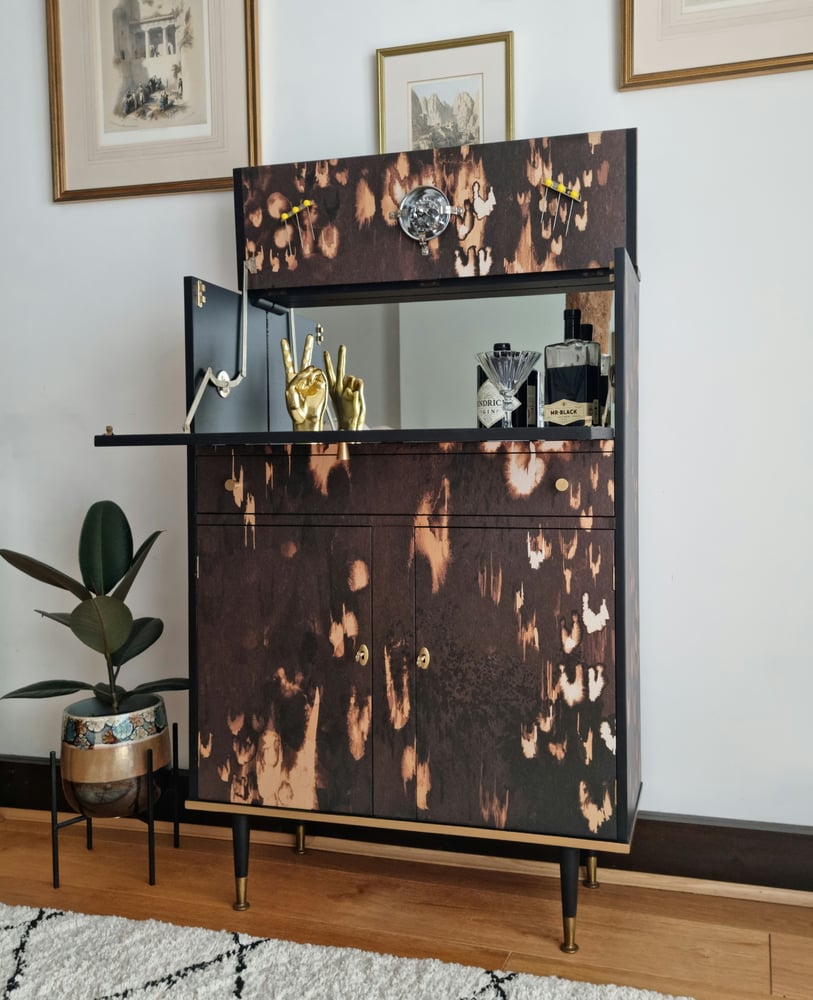 Image of MIRRORED COCKTAIL CABINET WITH ABSTRACT LEOPARD PRINT