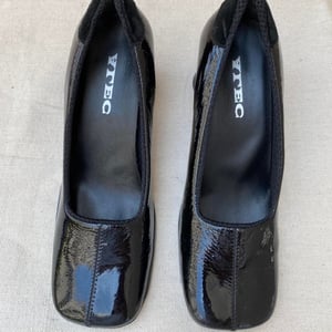 Black patent leather Mary Jane type heels