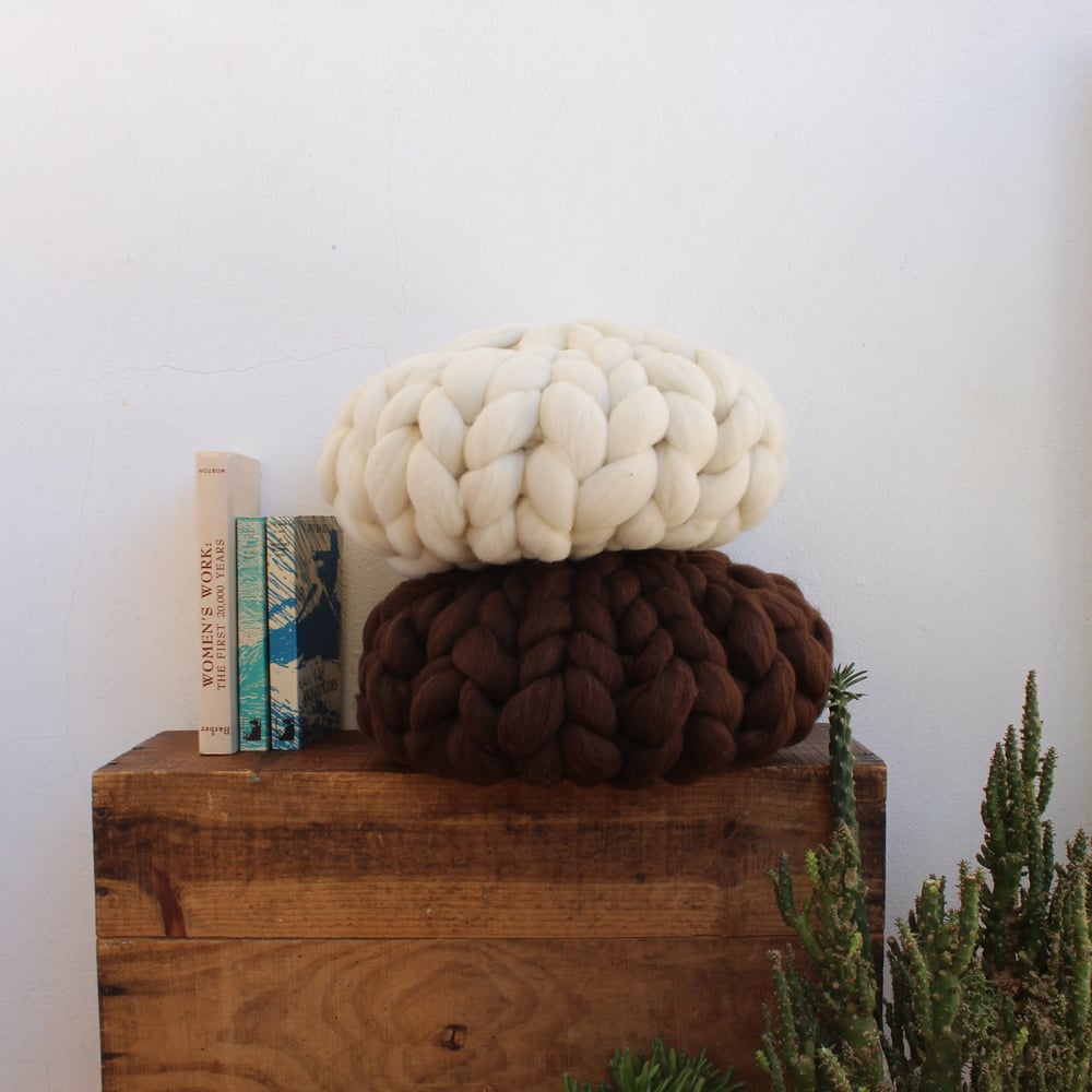 Image of arasolis wool cushion