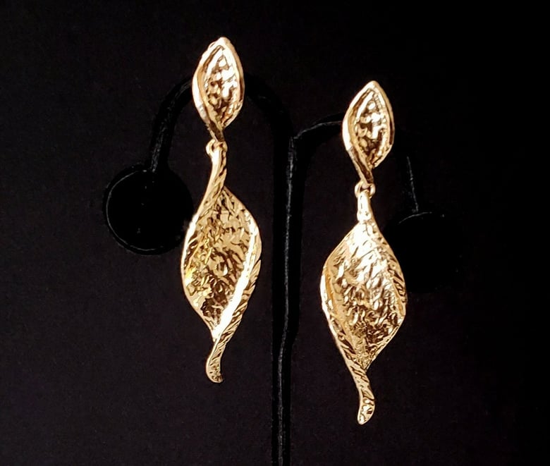 Image of Gold Twist Clip-On Earrings 