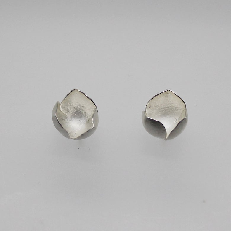 Image of balloon flower single silver earrings